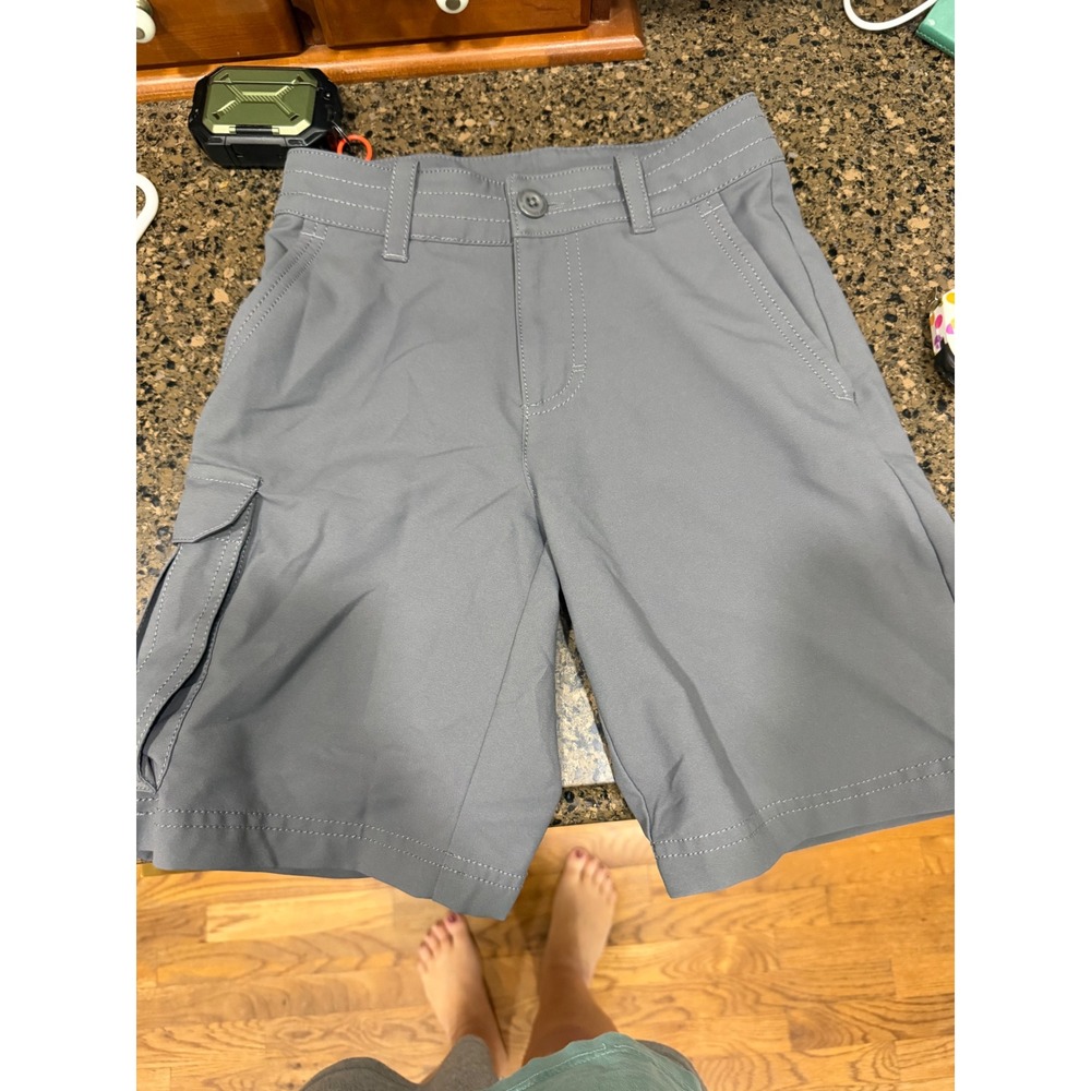 Under Armour Boys Gray Cargo Shorts Loose Fit Size YXS Polyester Athletic Hiking